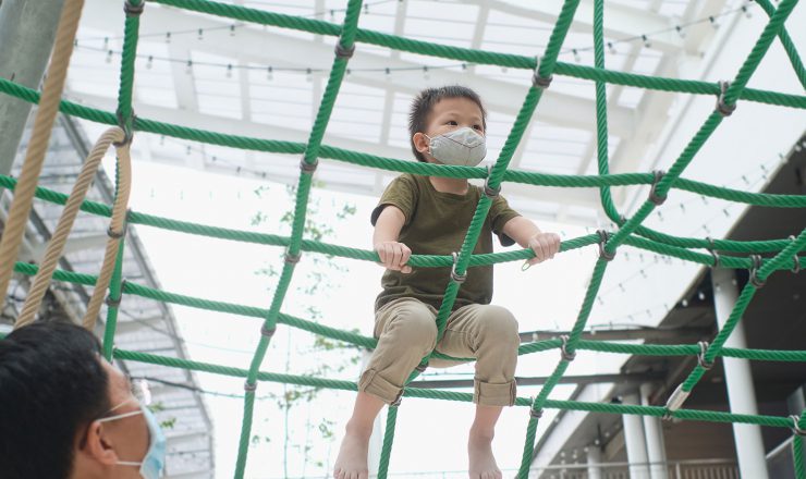 マスク着用で子どもたちを守れ