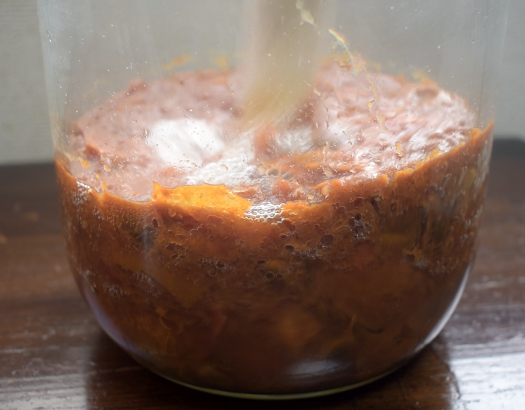 柿酢に向けて、続けて毎日撹拌します。